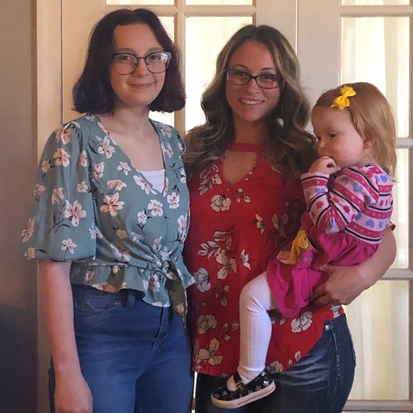 Meet your Posher, Tiffanie - Picture 3 of 4